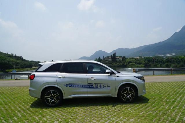 最高直降4.01万元 蓝电E5开启限时优惠