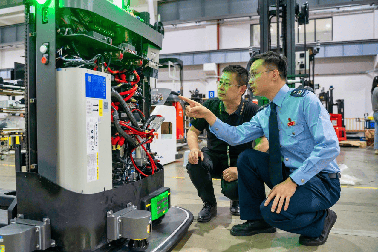 用人形机器人拧螺丝：一汽-大众将打造超级无人汽车工厂