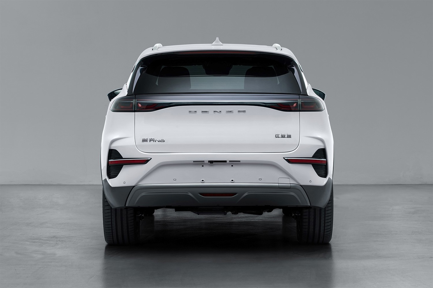 腾势Z9GT内饰提前泄漏 比亚迪:保留几百万违约金追责权利