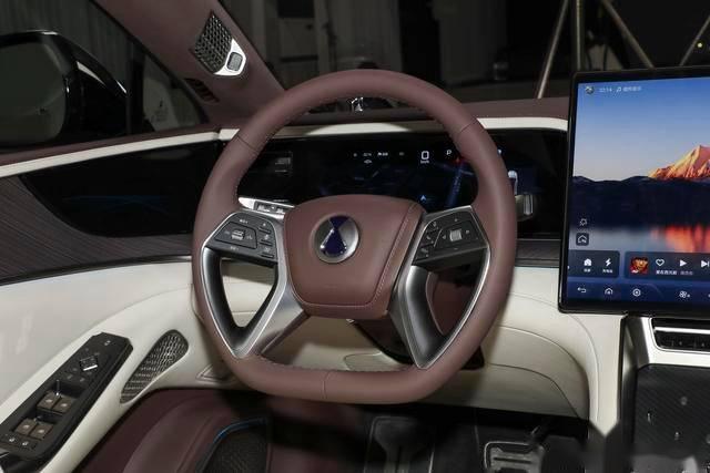 腾势官方回应腾势Z9 GT配两个冰箱设计