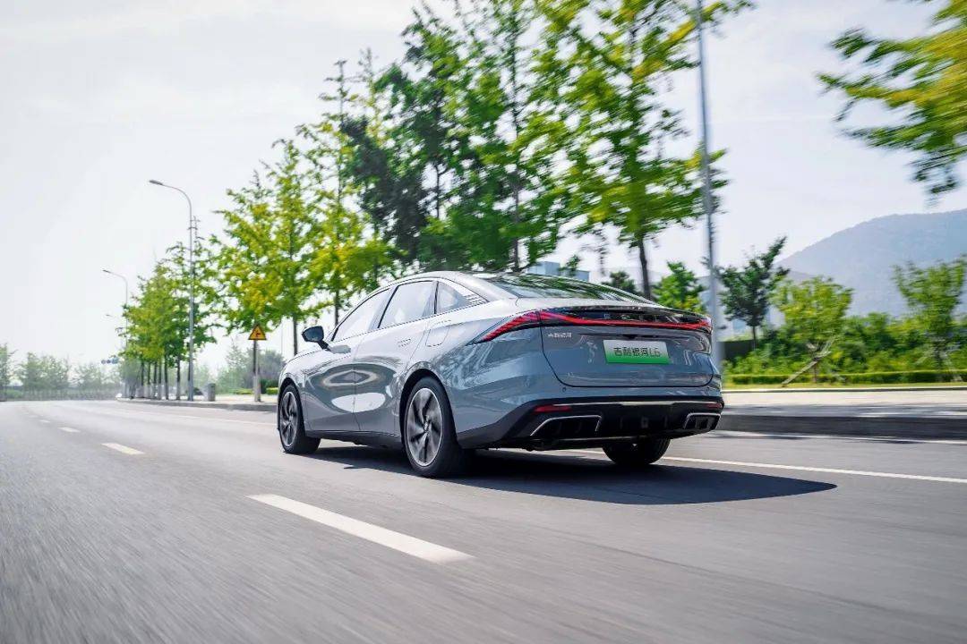 小米SU7六月销量首次破万：远超迈腾、3系、丰田凯美瑞等经典车型