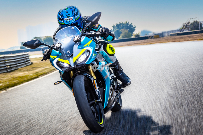 自研三缸水冷 春风675SR仿赛摩托发布：能跑219km/h