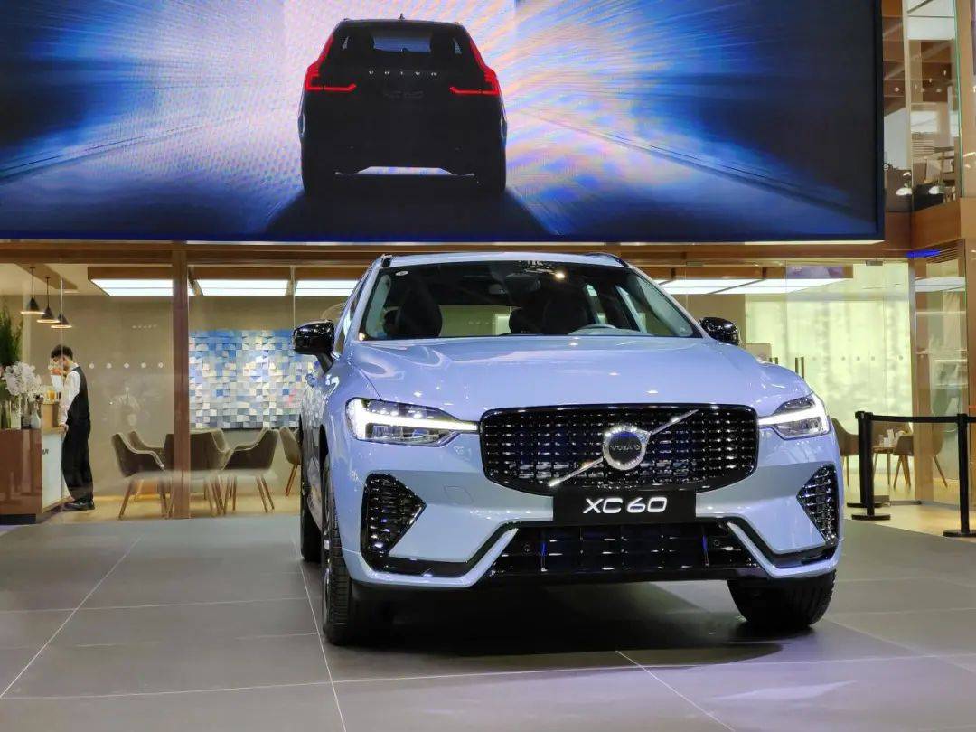 豪华品牌加持、标配四驱！2025款发现运动版上市：售38.83万起