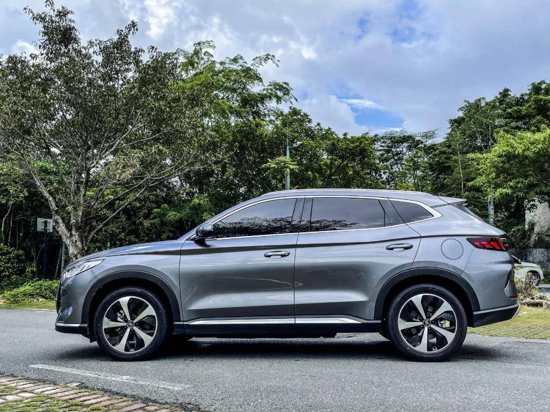 一图看懂：百万神车2025款宋PLUS DM-i发布：开创SUV油耗3时代