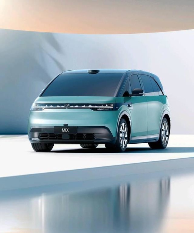 配半隐藏式门把手 极氪MIX最新官图