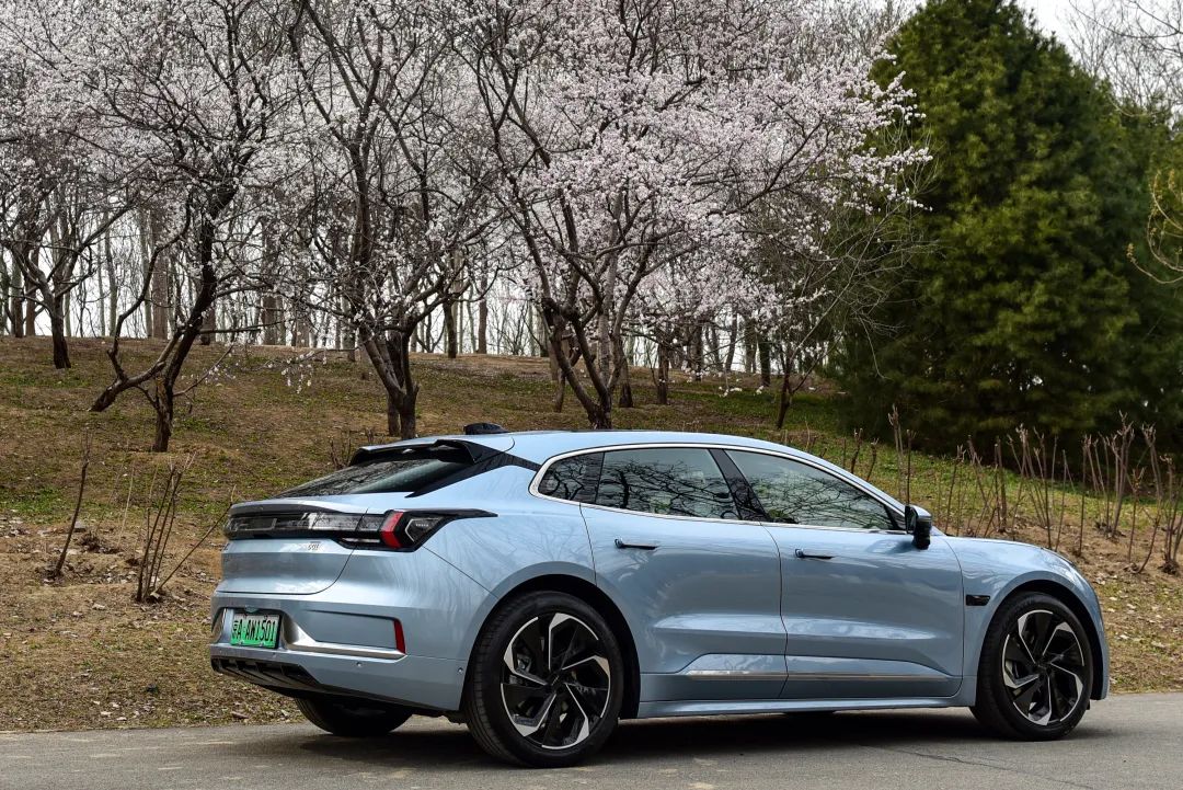 全系800V高压平台！极氪全新中型SUV 7X实车谍照曝光