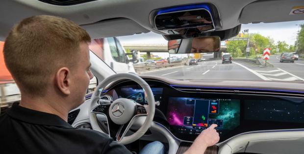 外资首家！奔驰同时获准在京开展L4级城市和高快速路测试